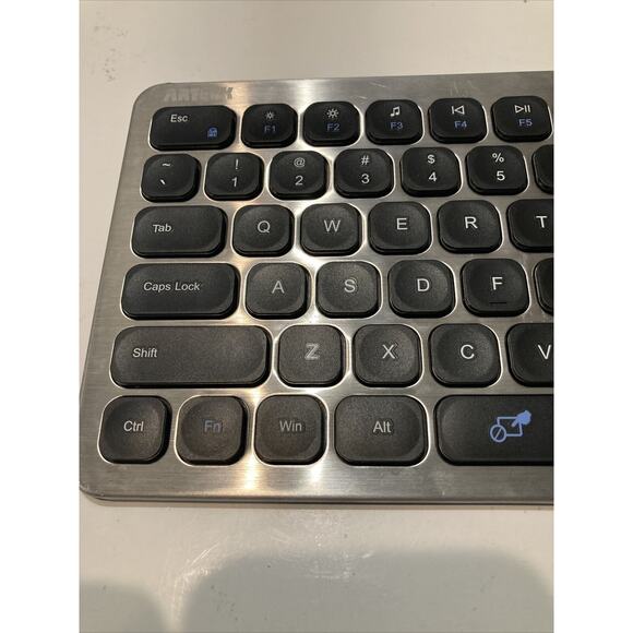Arteck HW197 Wireless Keyboard 2.4G Built-In Touchpad Mouse *missing dongle - Picture 3 of 9